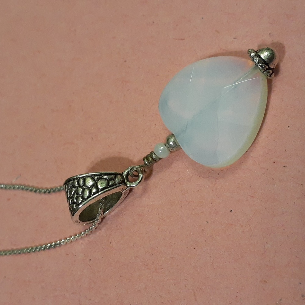 NWOT Opalite Heart Pendant Silver Chain Necklace T135